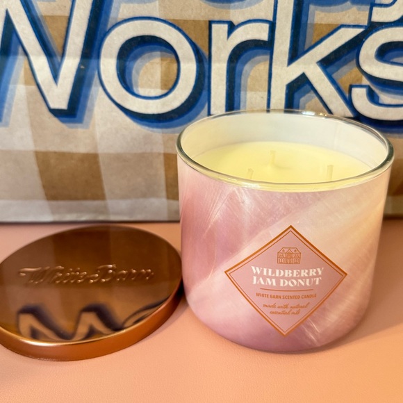 NEW!! BBW CANDLE WILDBERRY JAM DONUT - Picture 2 of 3